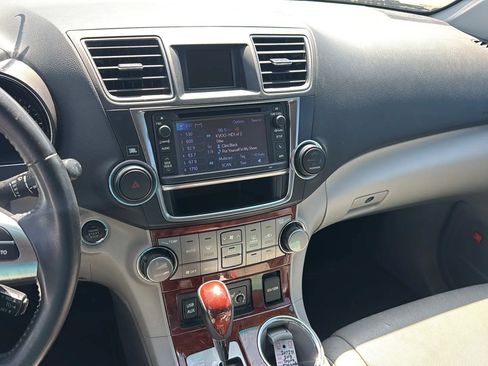 Used 2013 Toyota Highlander Limited AWD/4WD image 15