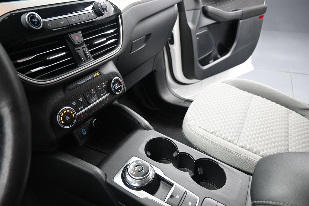 Used 2020 Ford Escape SE Sport FWD image 17