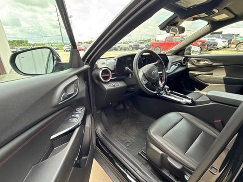 Used 2025 Chevrolet Trax RS w/ Sunroof Package FWD image 22