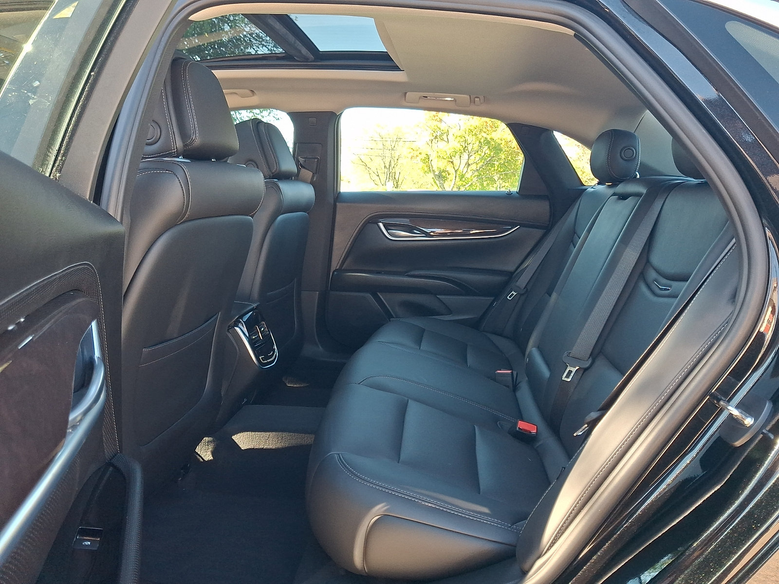 Used 2014 Cadillac XTS Premium FWD image 10