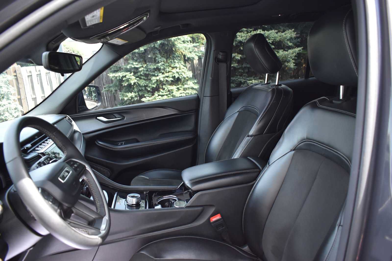 Used 2023 Jeep Grand Cherokee Altitude AWD/4WD image 13