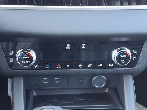 New 2026 Mitsubishi Outlander SEL image 7