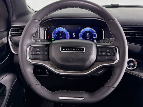 Used 2024 Jeep Wagoneer Series III AWD/4WD image 19
