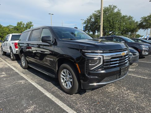 Used 2025 Chevrolet Suburban LT RWD image 1