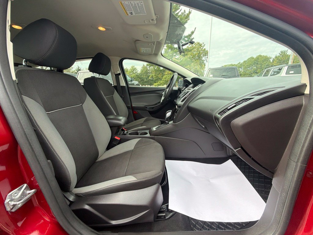 Used 2014 Ford Focus SE FWD image 36