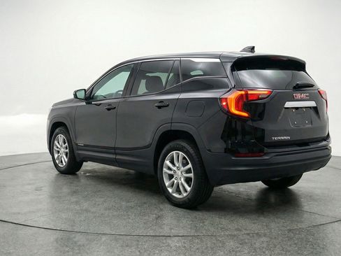 Used 2024 GMC Terrain SLT image 6