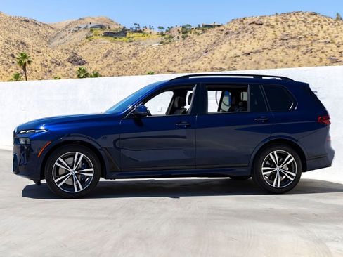 Used 2023 BMW X7 xDrive40i w/ M Sport Package AWD/4WD image 3