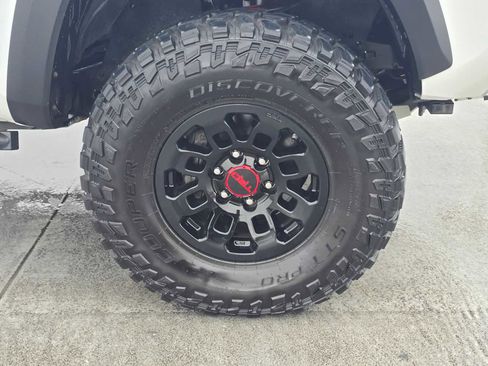 Used 2017 Toyota Tacoma TRD Pro AWD/4WD image 10