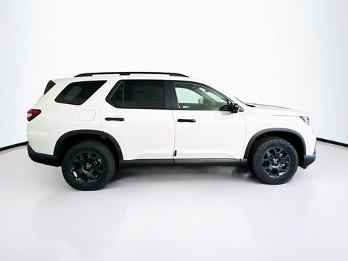 Used 2025 Honda Pilot TrailSport image 9
