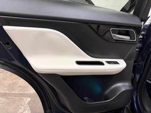 Used 2019 Jaguar F-PACE Prestige image 29