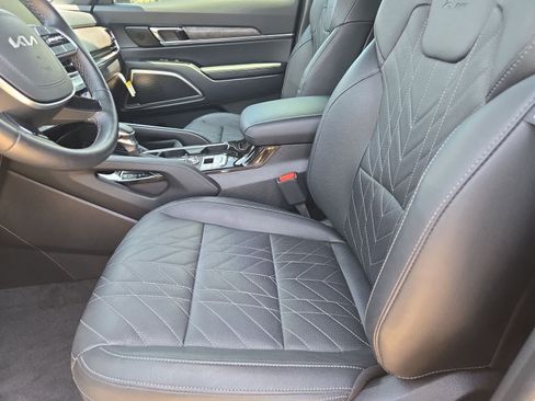 Used 2025 Kia Telluride AWD image 14