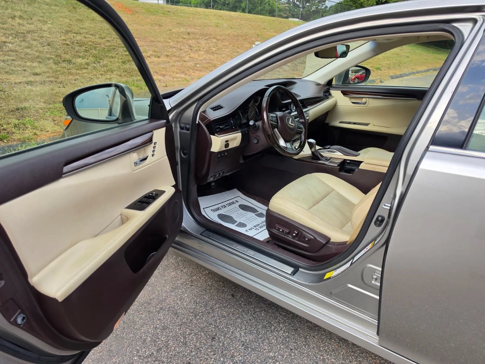 Used 2016 Lexus ES 350 w/ Luxury Package w/Wood Trim FWD image 15