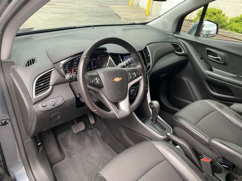 Certified 2022 Chevrolet Trax LT w/ Driver Confidence Package AWD/4WD image 18