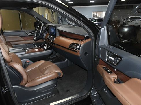 Used 2023 Lincoln Navigator Reserve image 46