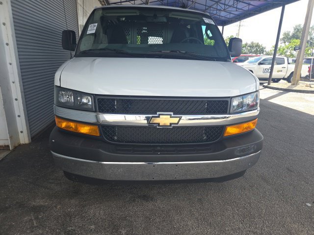 Used 2025 Chevrolet Express 2500 w/ Driver Convenience Package RWD image 2