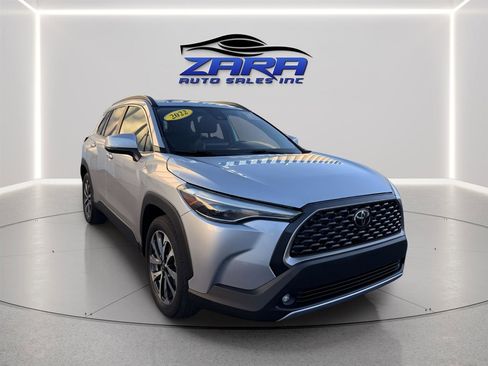 Used 2022 Toyota Corolla Cross XLE w/ Convenience Package AWD/4WD image 8