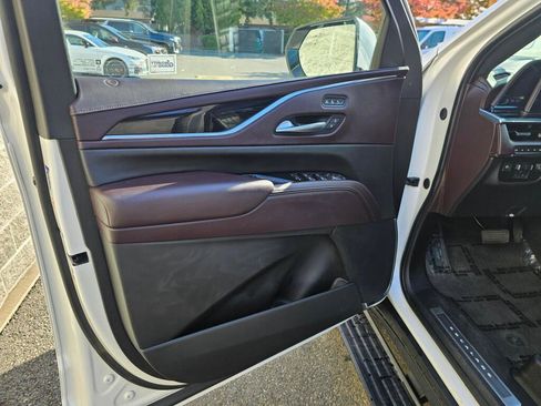 Certified 2023 Cadillac Escalade ESV Sport Platinum w/ LPO, ONYX Package image 28