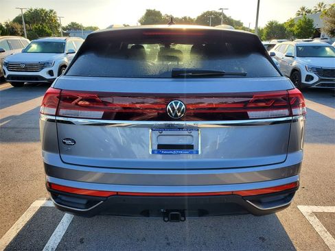 New 2026 Volkswagen Atlas Cross Sport SE image 4