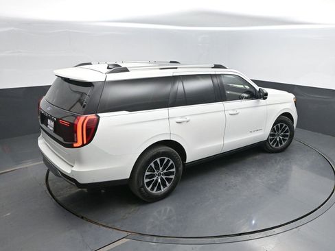 Used 2025 Ford Expedition Platinum image 45
