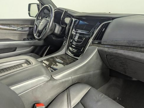 Used 2019 Cadillac Escalade Platinum image 21