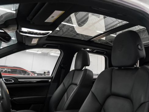 Used 2014 Porsche Cayenne Platinum Edition AWD/4WD image 4