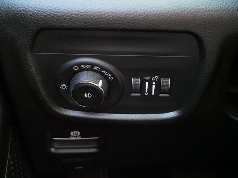 Used 2023 Jeep Grand Cherokee Limited AWD/4WD image 27