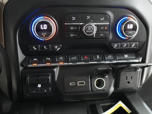 Used 2020 Chevrolet Silverado 1500 High Country w/ Technology Package AWD/4WD image 24