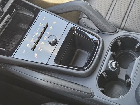 Certified 2025 Porsche Cayenne Coupe image 20