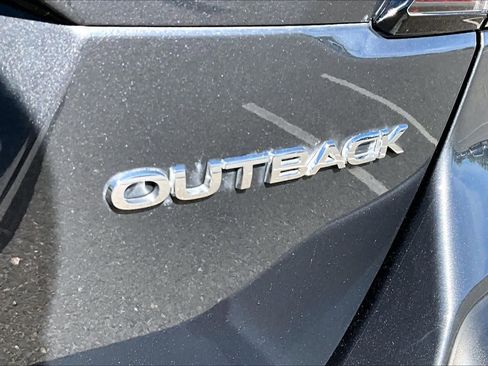 Used 2023 Subaru Outback Premium image 9