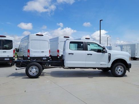 New 2025 Ford F350 XL image 2
