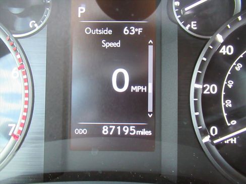 Used 2022 Lexus GX 460 Premium w/ Premium Package image 28