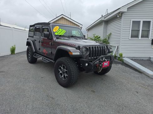 Used 2018 Jeep Wrangler Unlimited Rubicon w/ Dual Top Group AWD/4WD image 3