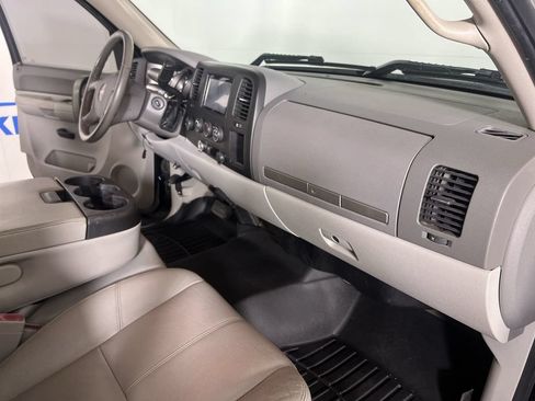 Used 2009 GMC Sierra 2500 SLE w/ Suspension Package, Off-Road AWD/4WD image 25