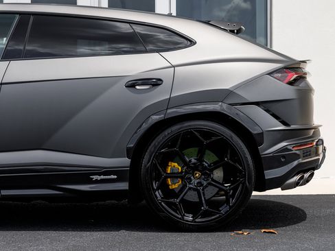 Used 2024 Lamborghini Urus Performante AWD/4WD image 5