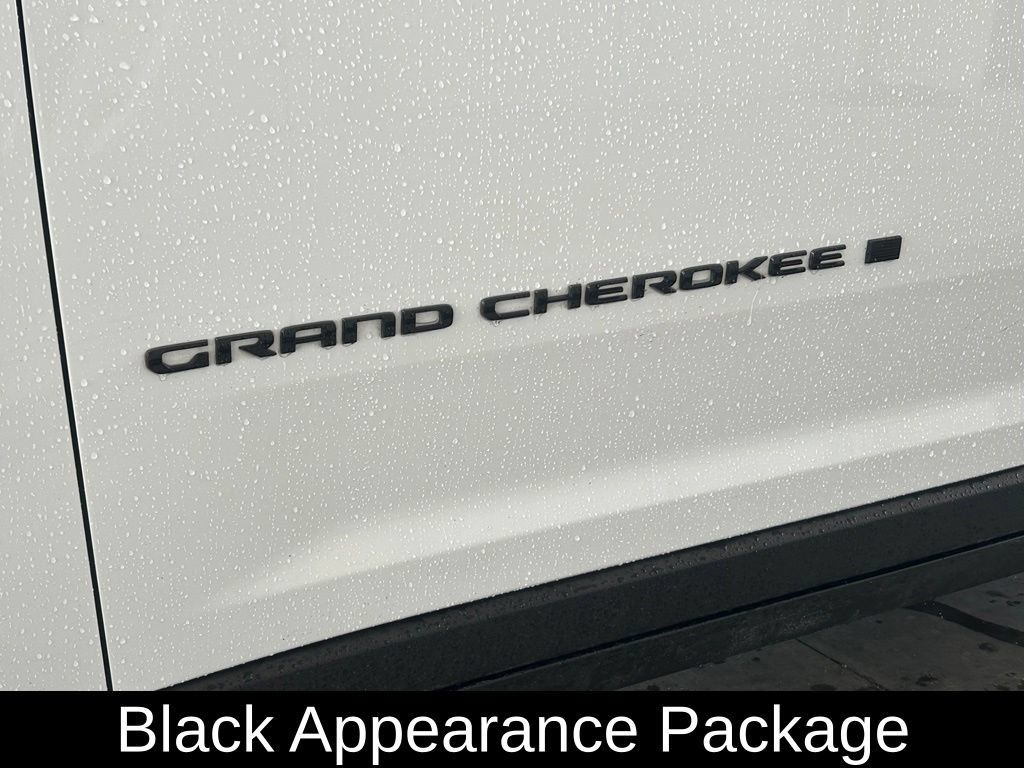 Used 2024 Jeep Grand Cherokee L Limited w/ Black Appearance Package RWD image 15