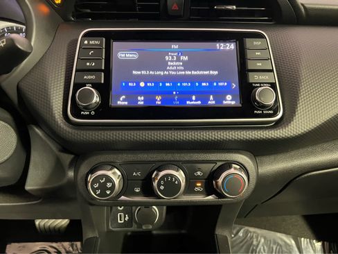 Used 2025 Nissan Kicks Play S image 11