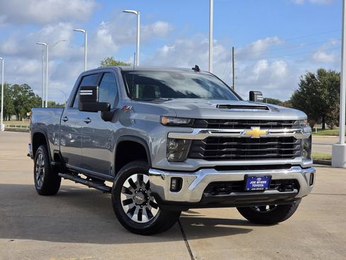 Used 2024 Chevrolet Silverado 2500 LT AWD/4WD image 2