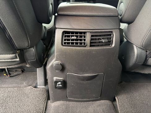 Used 2015 Nissan Titan SV w/ SV Value Truck Package image 25