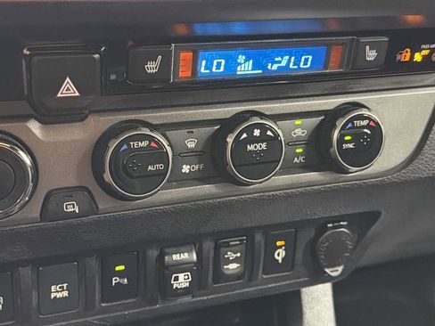 Certified 2018 Toyota Tacoma TRD Off-Road w/ TRD Premium Off Road Package AWD/4WD image 21