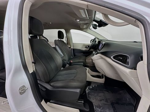 Used 2023 Chrysler Voyager LX FWD image 28