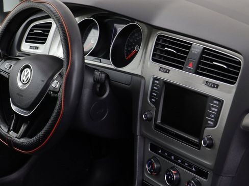 Used 2016 Volkswagen Golf SE image 20