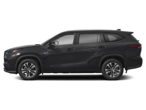 Used 2023 Toyota Highlander XLE image 2