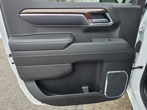 Certified 2025 GMC Sierra 1500 SLE w/ Preferred Package image 33