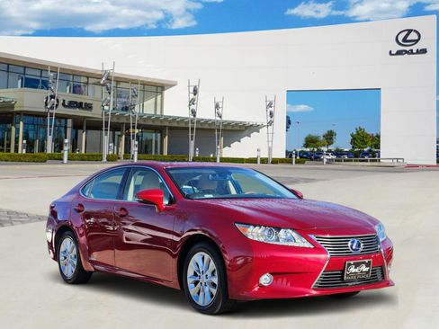 Used 2015 Lexus ES 300h image 2
