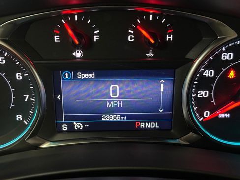 Used 2022 Chevrolet Equinox LT w/ LPO, Floor Liner Package image 9