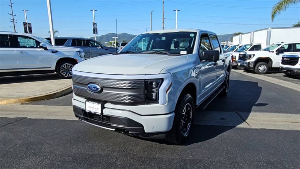 Used 2023 Ford F150 Lightning XLT AWD/4WD image 5