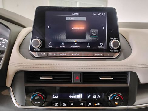 Used 2023 Nissan Rogue SV FWD image 84