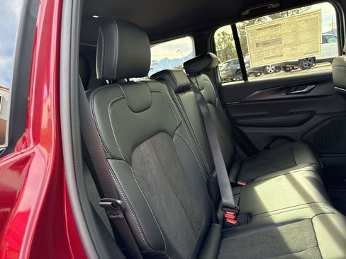 New 2025 Jeep Grand Cherokee Altitude RWD image 22