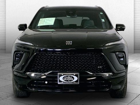 Used 2025 Buick Enclave Sport Touring image 2