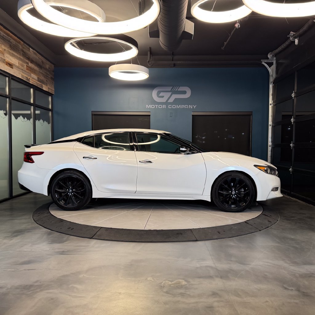 Used 2017 Nissan Maxima SR w/ Midnight Edition FWD image 2